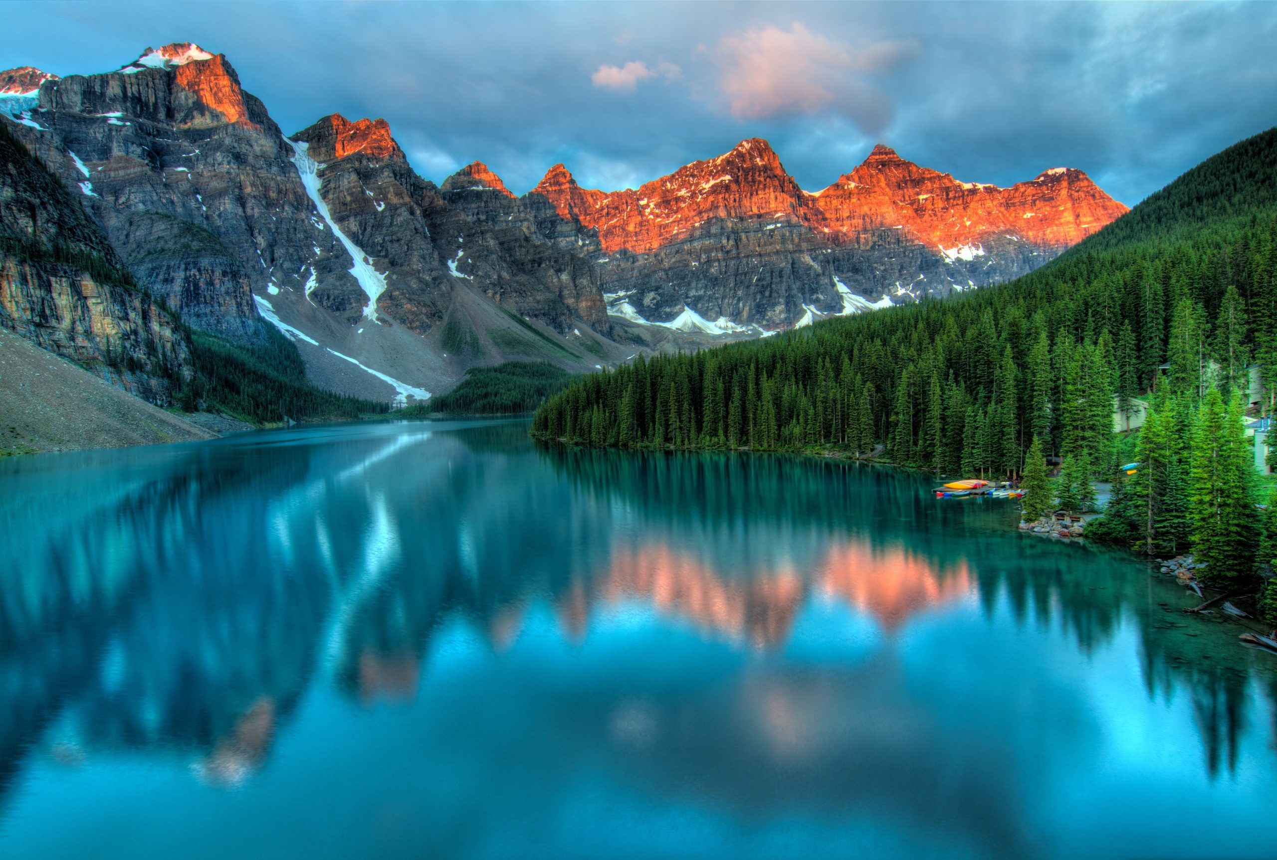 vecteezy_moraine-lake-at-sunset_1226152